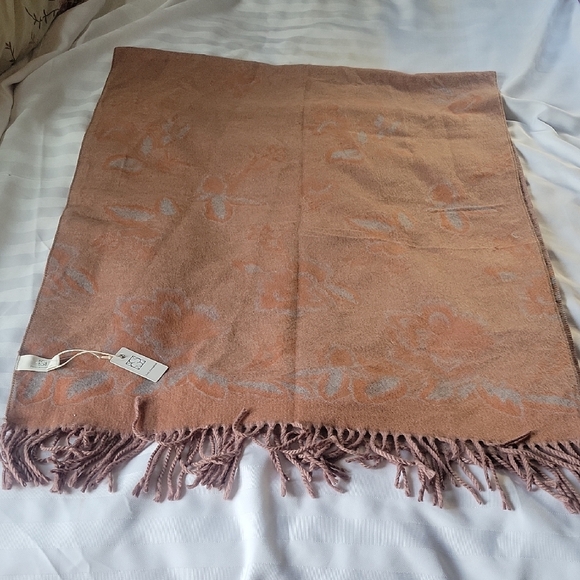 Pretty Persuasions Fringed Tan and Gray Scarf, NWT - Picture 1 of 8